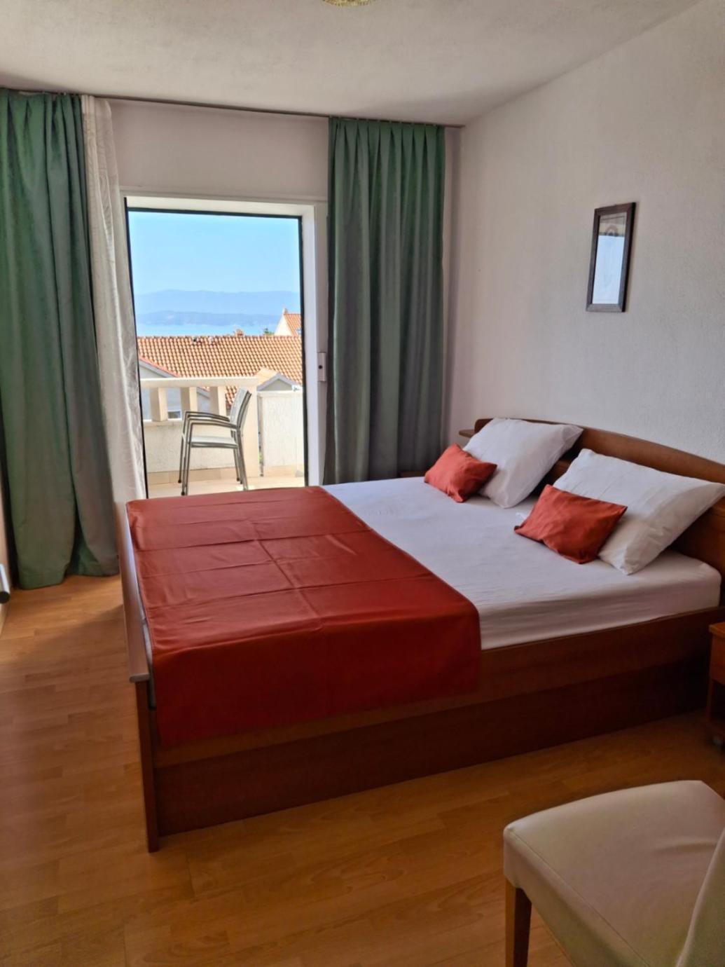 Apartment Irena Бол Екстер'єр фото