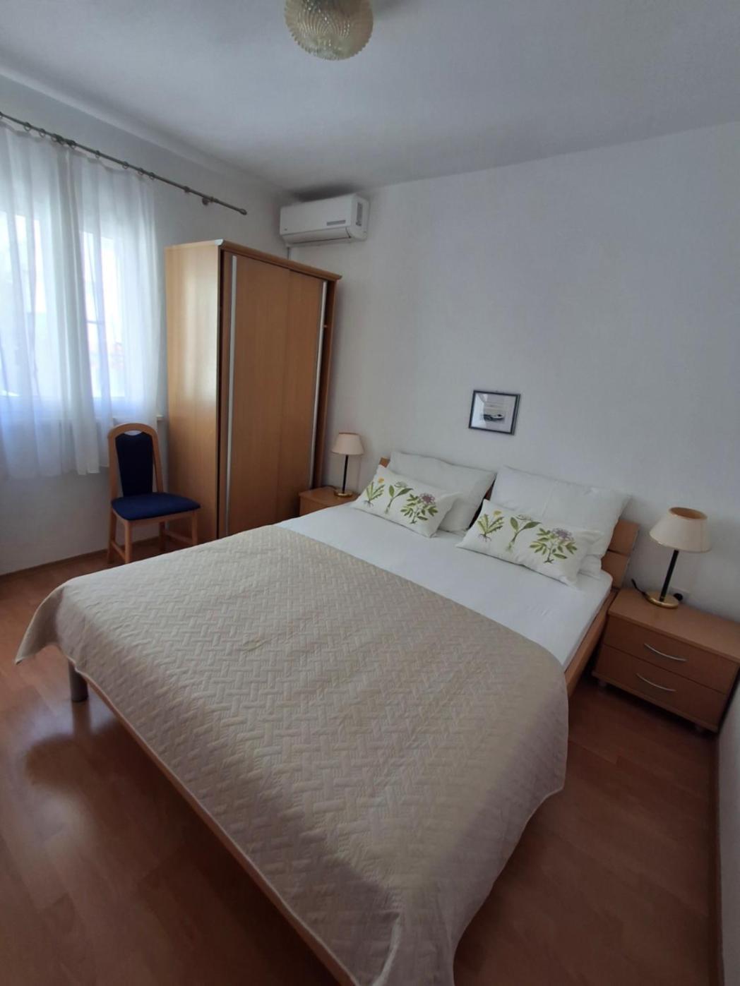 Apartment Irena Бол Екстер'єр фото