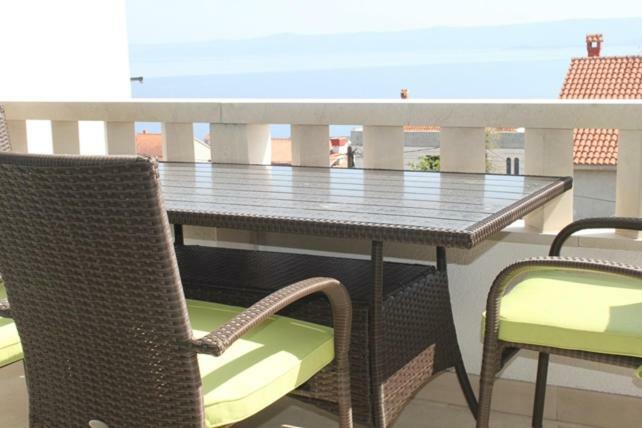 Apartment Irena Бол Екстер'єр фото